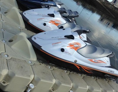 pedana-galleggiante-moto-acqua.jpg