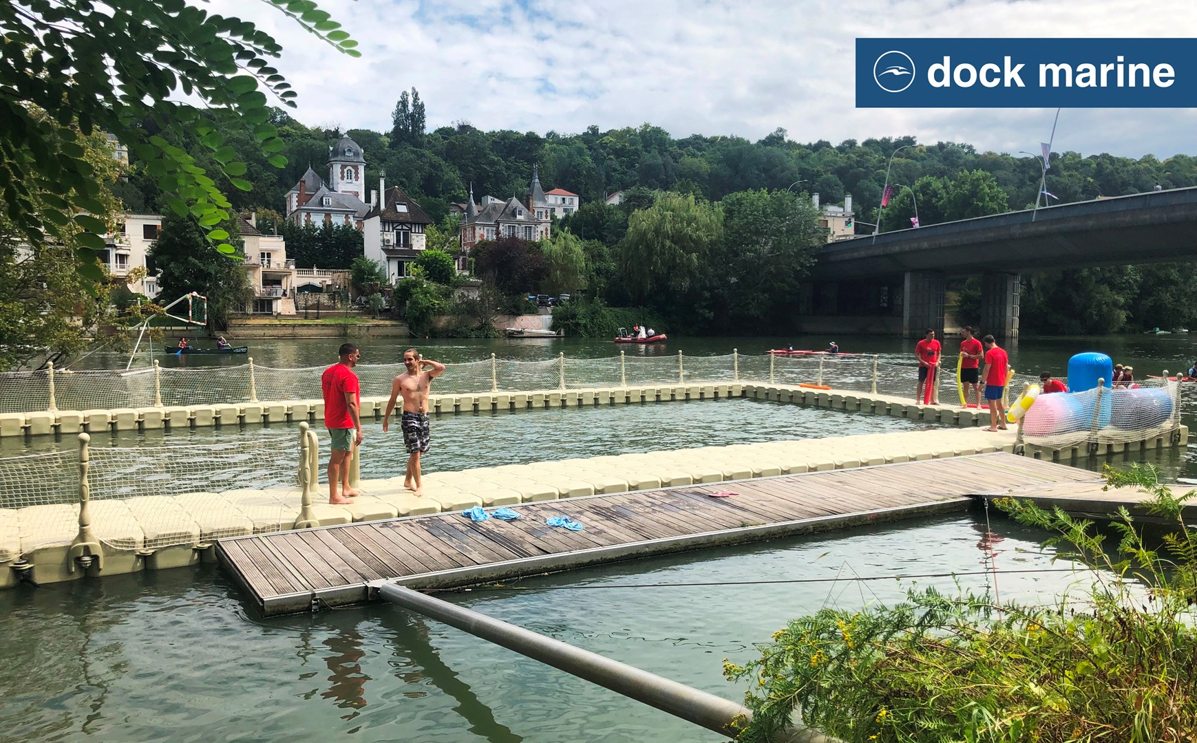 Ponton flottant SunnyDock sur la Marne à Saint-Maur