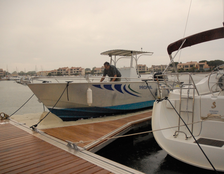 floating boat photo drive on dock boat lift photos dock marine europe floating boat photo drive on dock boat lift photos dock marine europe