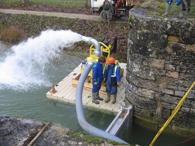 Schwimmplattform-Wartungsplattform-Wartungssteg-Wartungsarbeiten-15