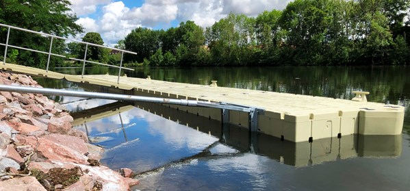 Fixation de la passerellle au ponton 05