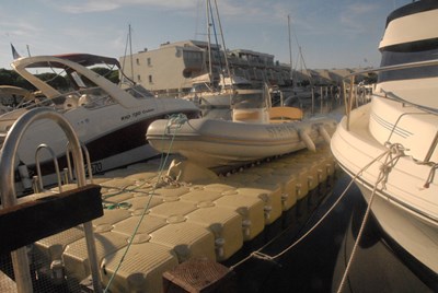 rampe-bateaux-flottante-cubes-modulaires.jpg