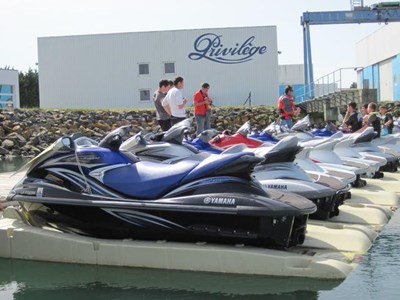 jet-ski-ponton-flottant-2.jpg