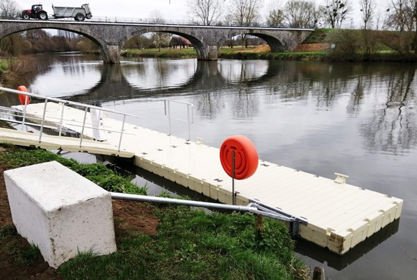 Fixation de la passerellle au ponton 04